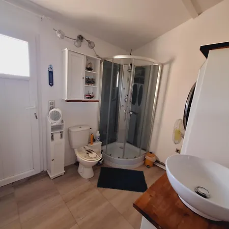 Casa de hóspedes Joli 25m2 Avec Cuisine 3*